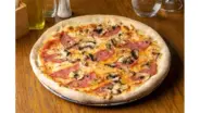 Pizza salami funghi