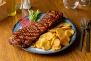 Scăriță de porc asiatică cu cartofi prăjiți